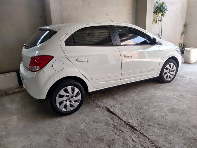 ONIX 2013 1.4 LT