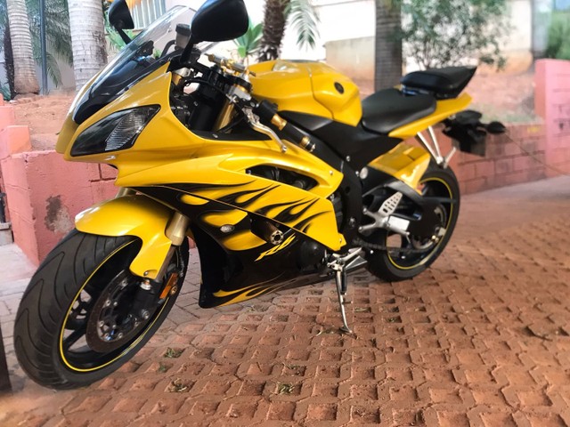 VENDO R6 2008 BEM CONSERVADA COM APENAS 19 MIL KMS