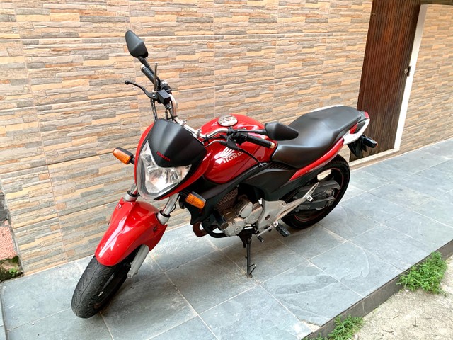 HONDA CB300R 2011 VERMELHA IMPECÁVEL BAIXA KM