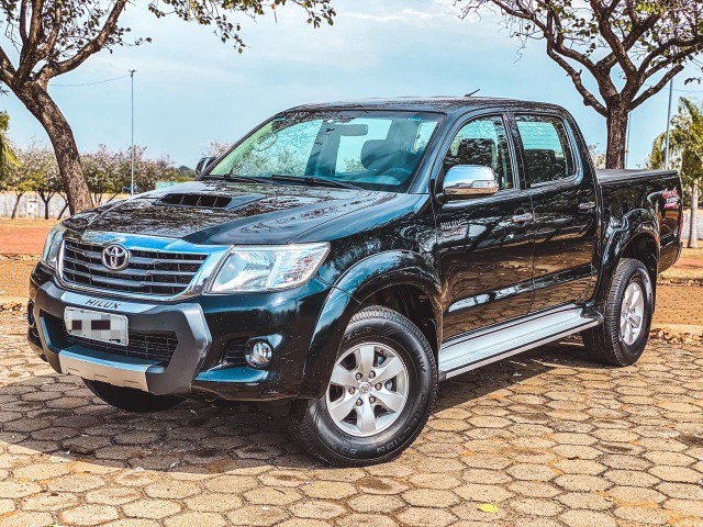 TOYOTA HILUX 3.0 SRV 4X4 DIESEL AUTOMÁTICA 2014