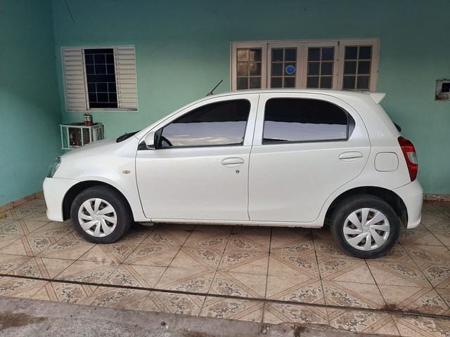 VENDE-SE UM ETIOS HATCH 1.3. $46.000,00