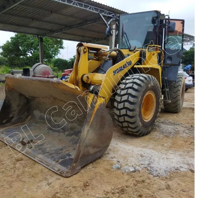 Pá Carregadeira Komatsu WA 320 ano 2010 com 4176 horas