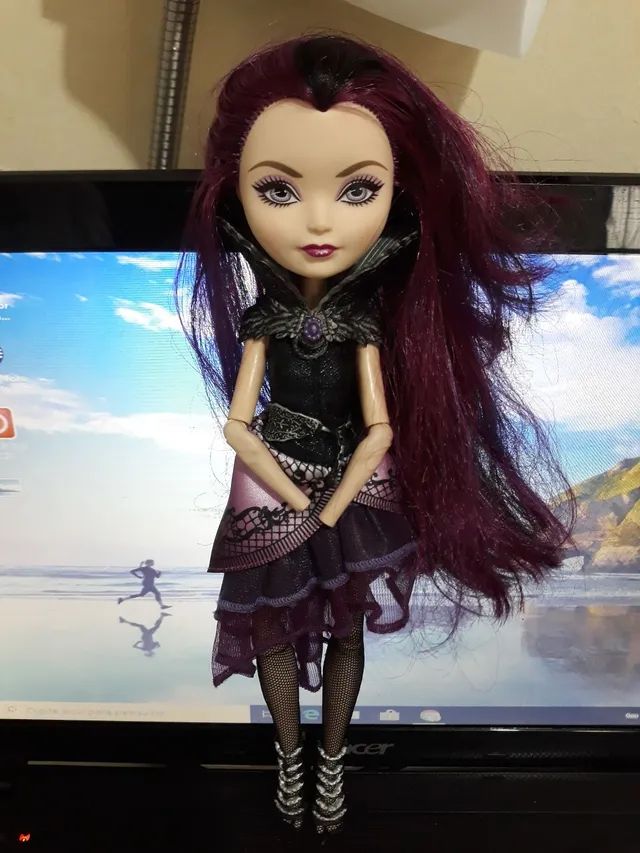 Poupée Ever after High Raven Queen - Vinted