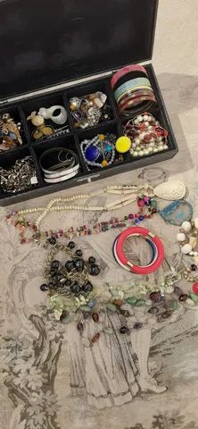 Lote Bijus vintages LEIA A DESCRIÇÃO 