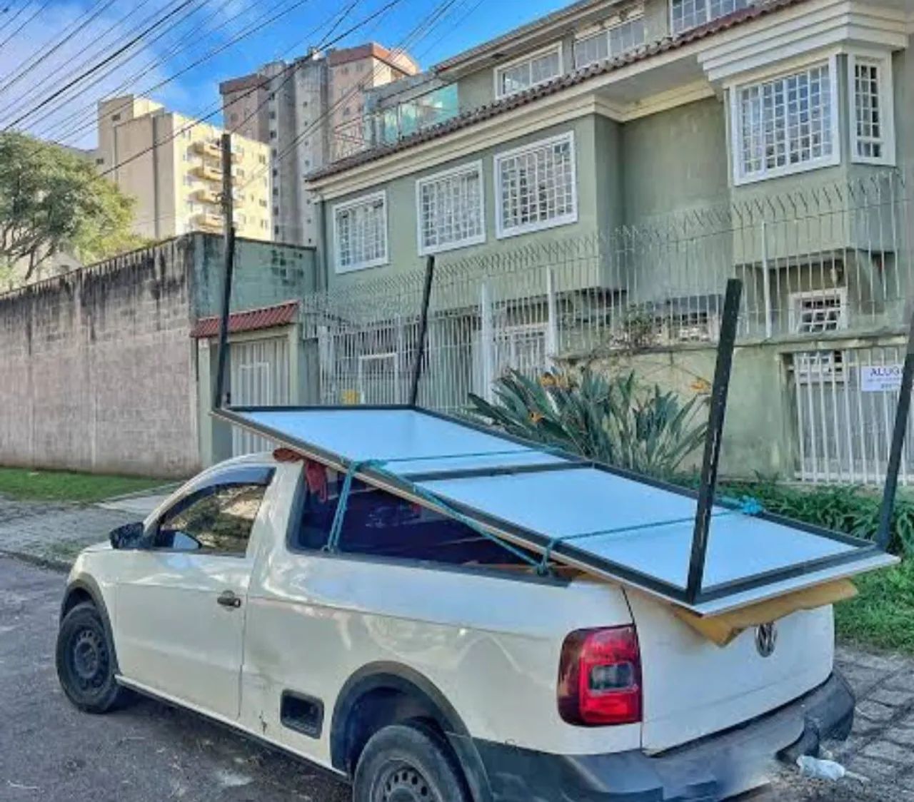 Frete,  mudancas e transporte de cargas