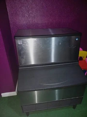 Maquina de Gelo Macom KM-140B