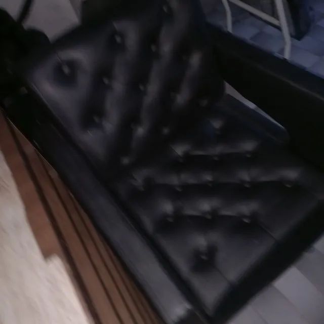 Poltrona em couro64385782996867120