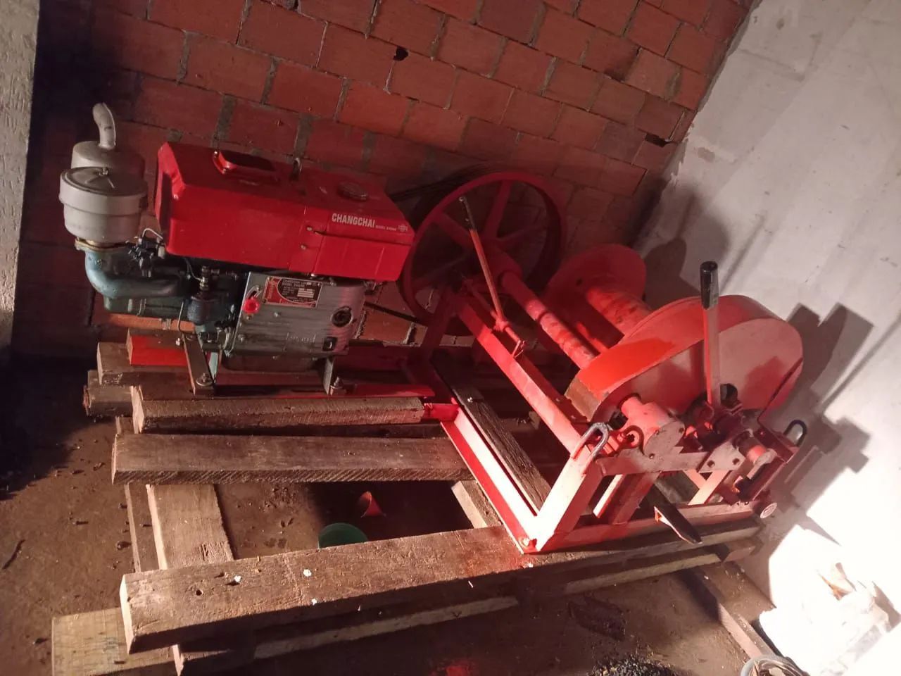 Guincho GBS 2000 e motor Changchai 