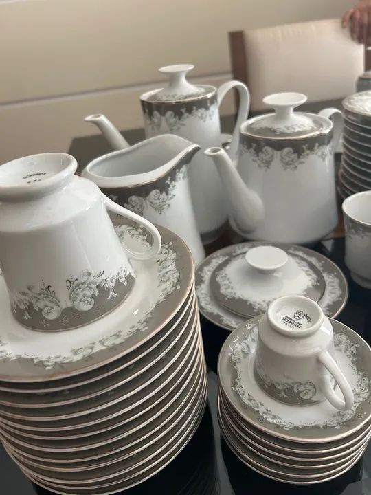 Jogo de Chá e Café em Porcelana