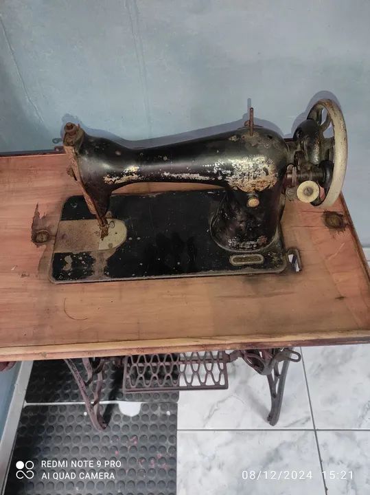 Máquina de costura antiga Singer  - Foto 6