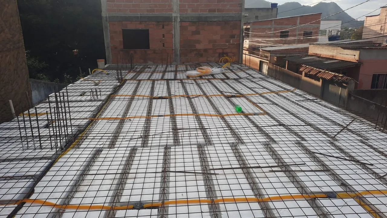 Laje e concreto bombeado