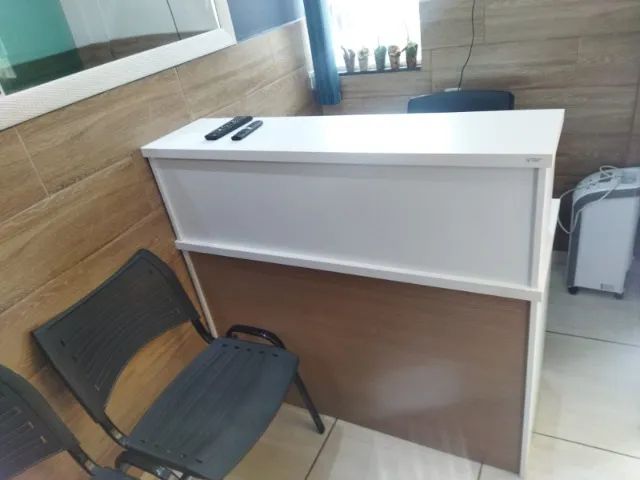 balcão para recepção reto com frente amadeirado  - Foto 3
