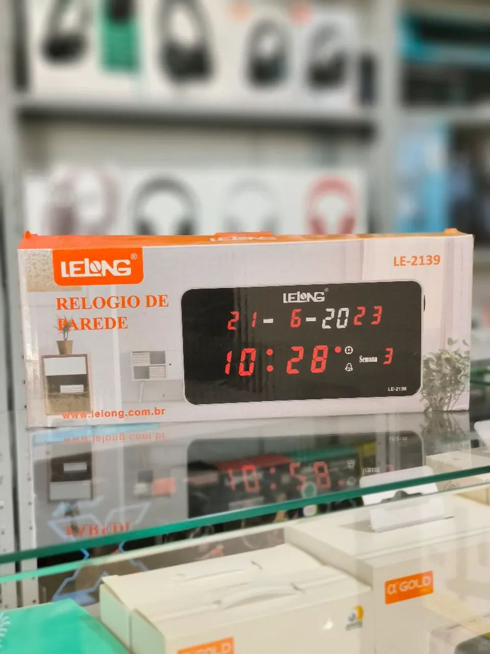 Relógio digital com calendário e despertador 
