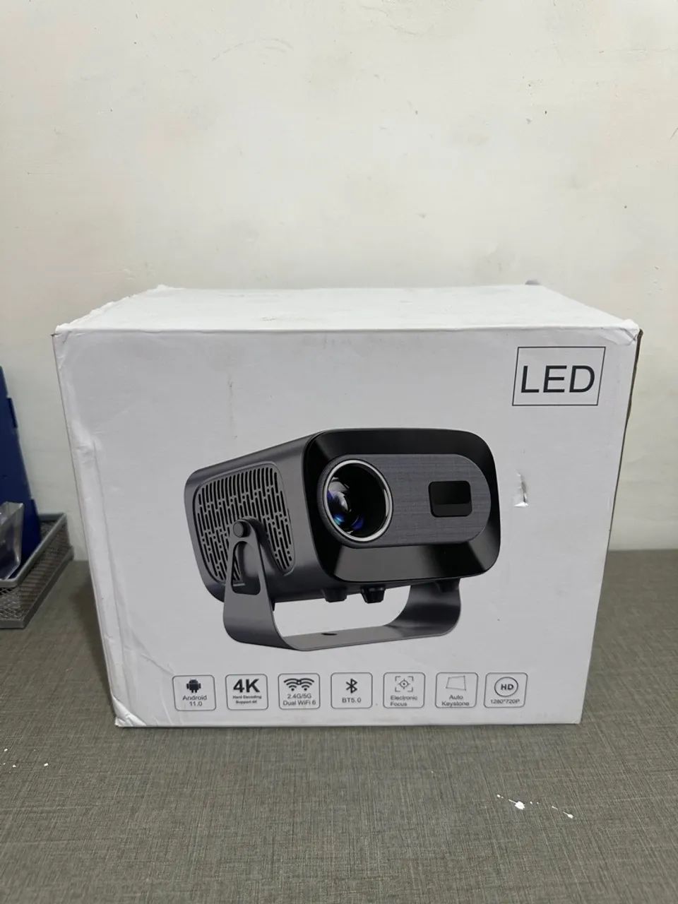 Projetor LED 4K Android Bluetooth Wi-Fi