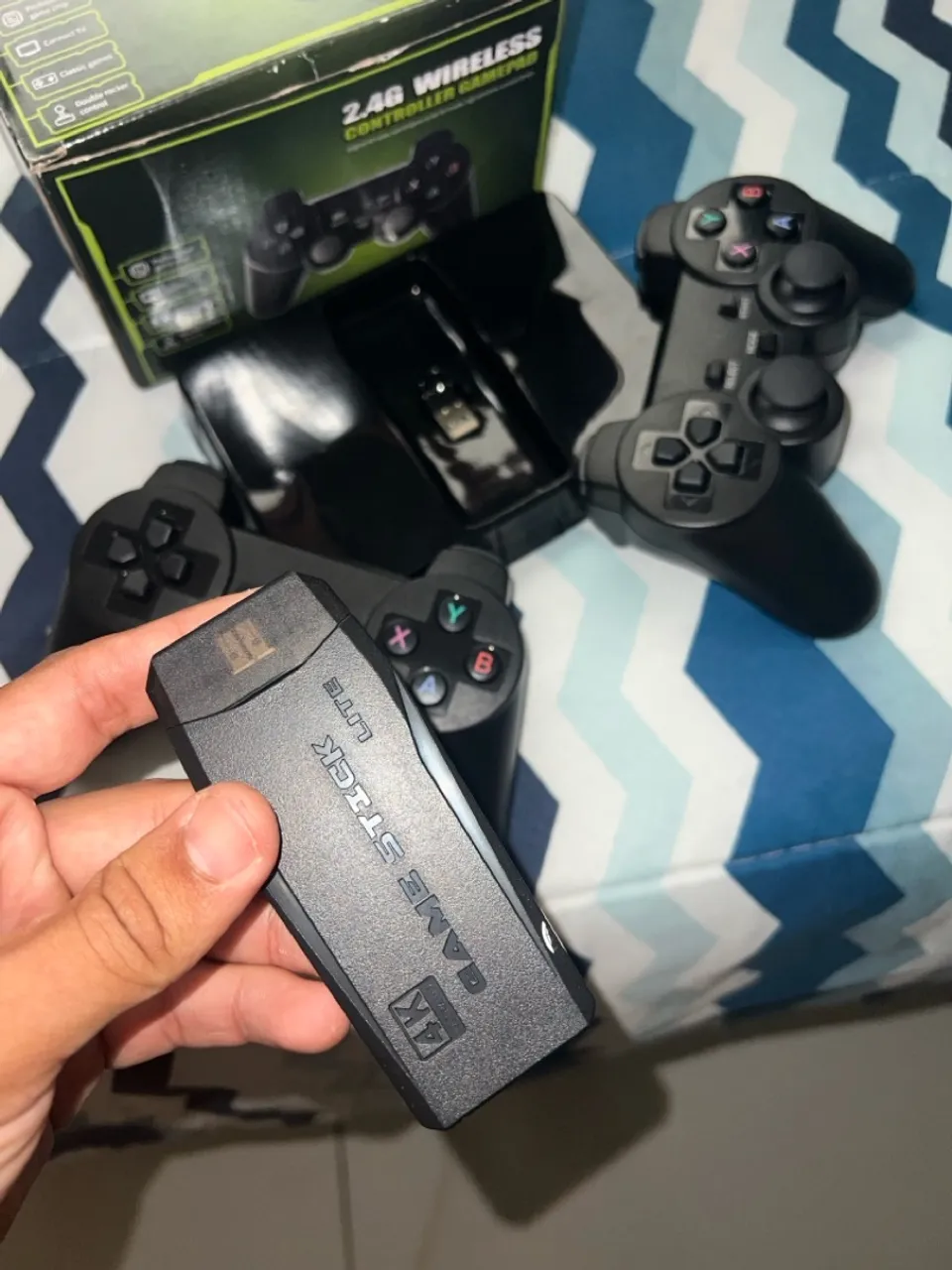 Game Stick 4K Lite com Controles Sem Fio