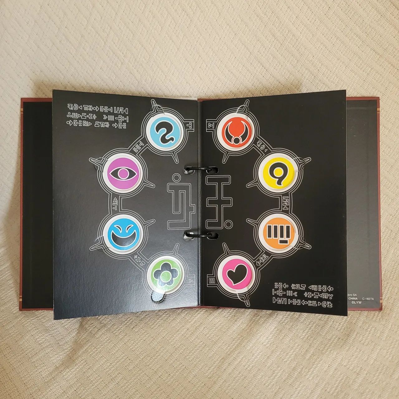 Livro de Coleção de Medalhões Yo-kai Watch - Hasbro - 2015 - Foto 6