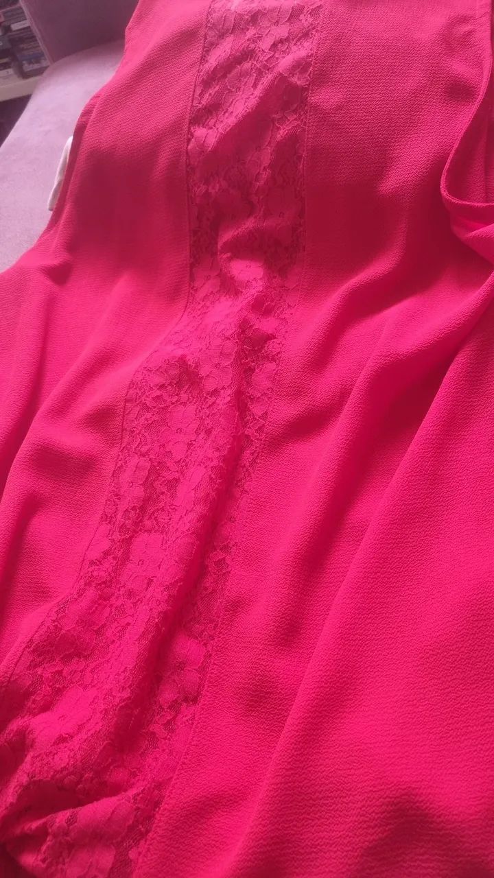 Camiseta de crepe e renda vermelho - Foto 2