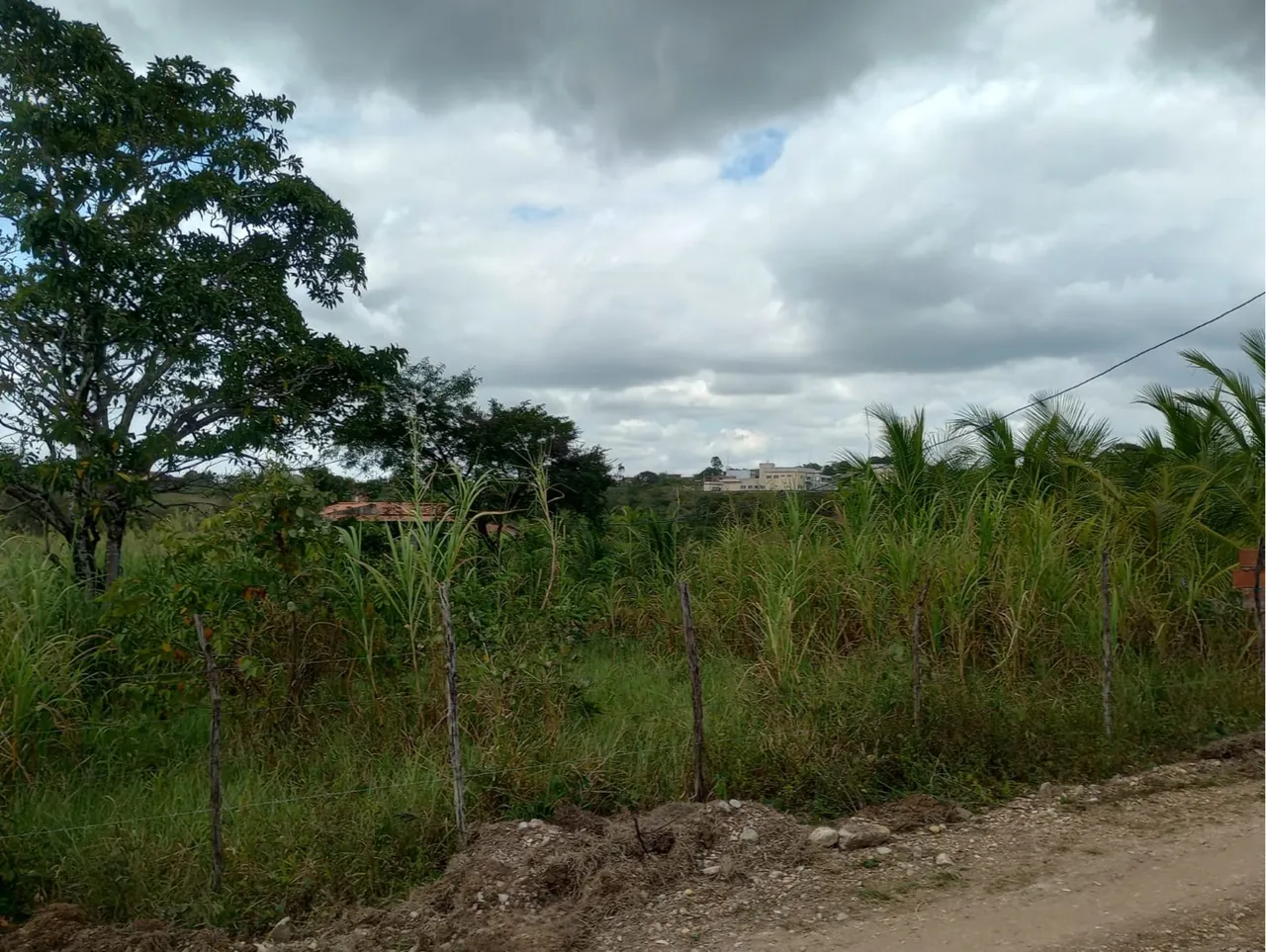 Vendo ou troco terreno