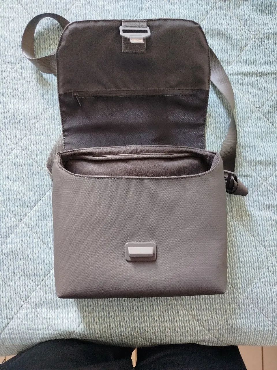 Bolsa de Ombro cinza  - Foto 2