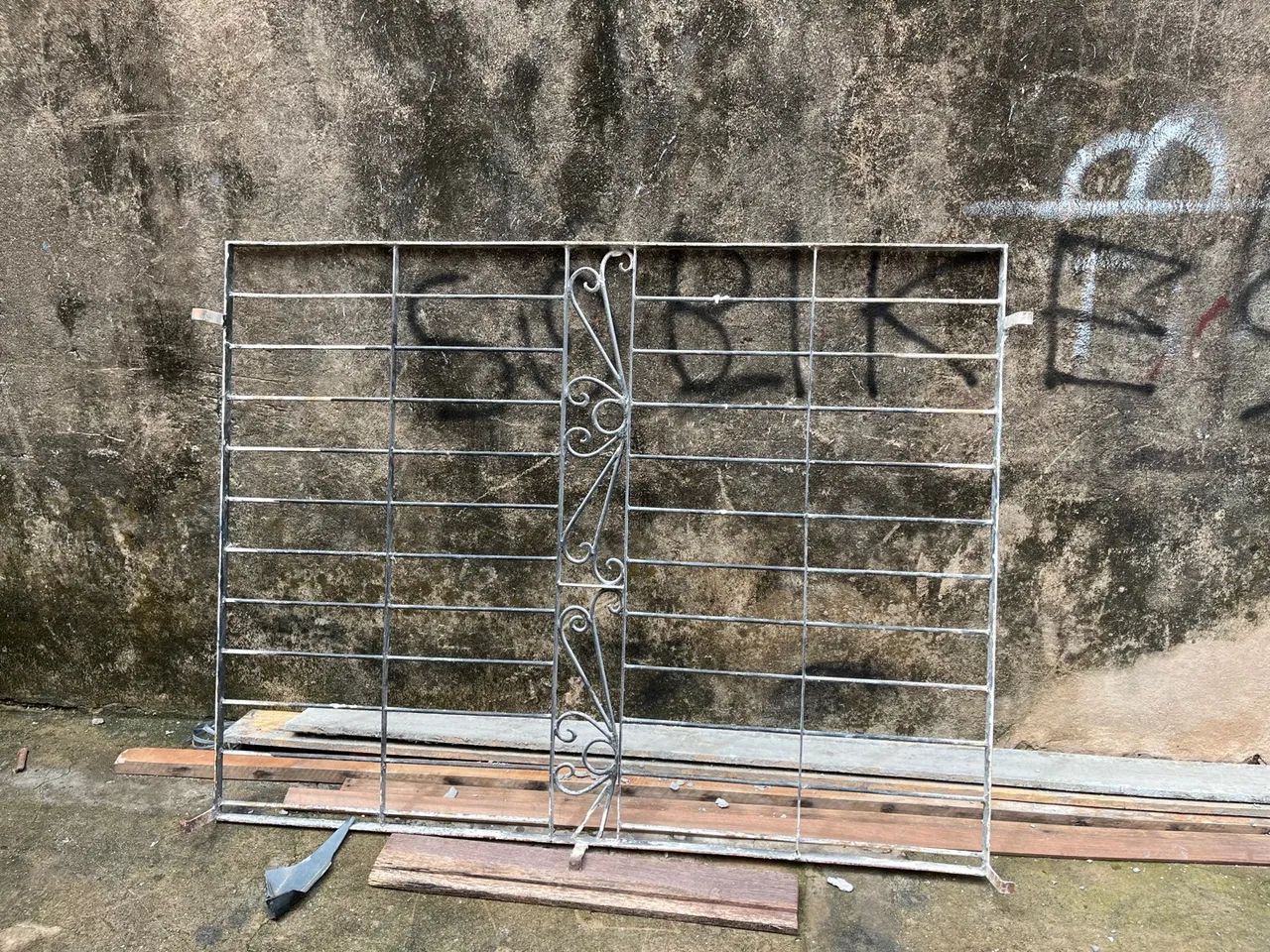 Grade de ferro 170 de largura e 130 de altura - Foto 2