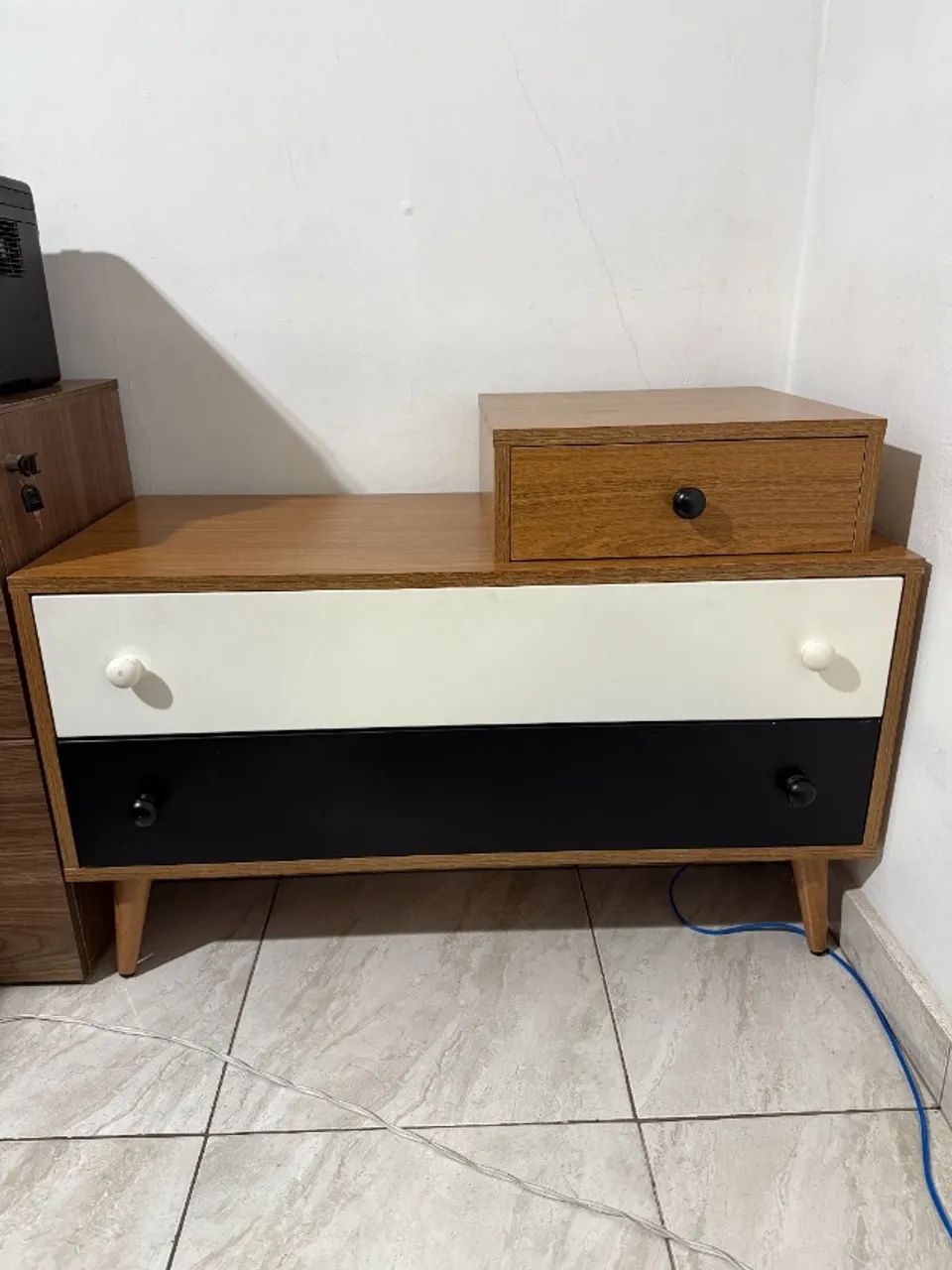 Cômoda Retrô Branca e Preta - Aprimore Decor