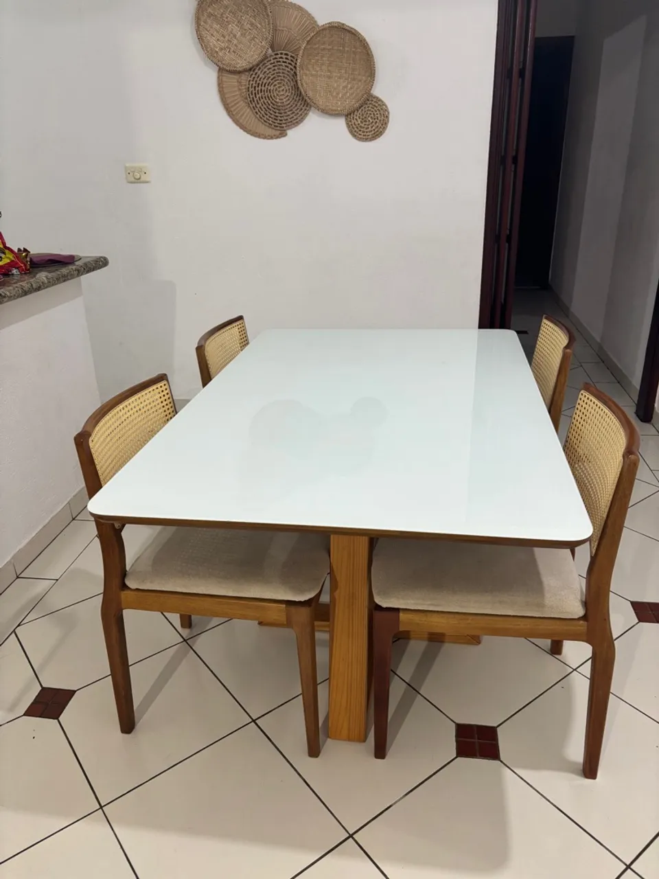 Mesa de jantar 4 lugares usada em perfeito estado