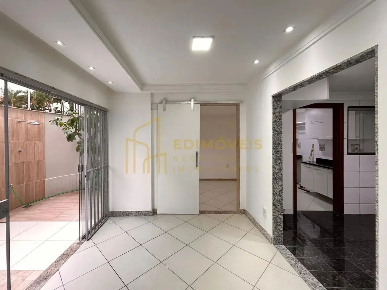 Incrível casa com piscina e rooftop em Jardim Camburi  venha conhecer! - Foto 8