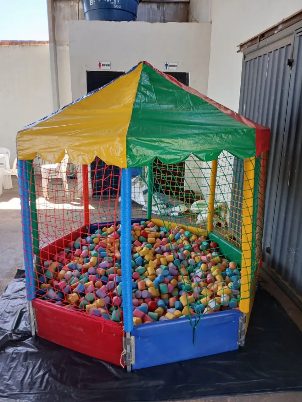 Piscina de bolinhas infantil com cobertura