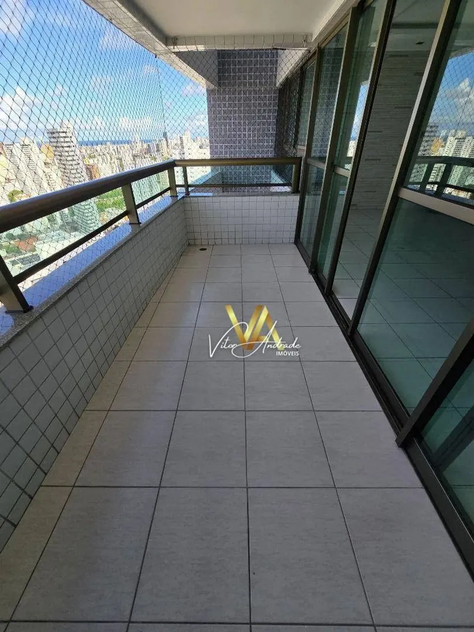 4 Suítes, 196m², Nascente, 3 Vagas Cobertas, Lazer Completo e Alto Padrão Torre, Recife