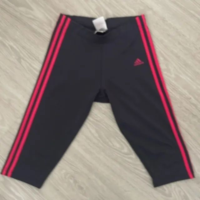 calça adidas corsário tamanho g cinza com listras rosas