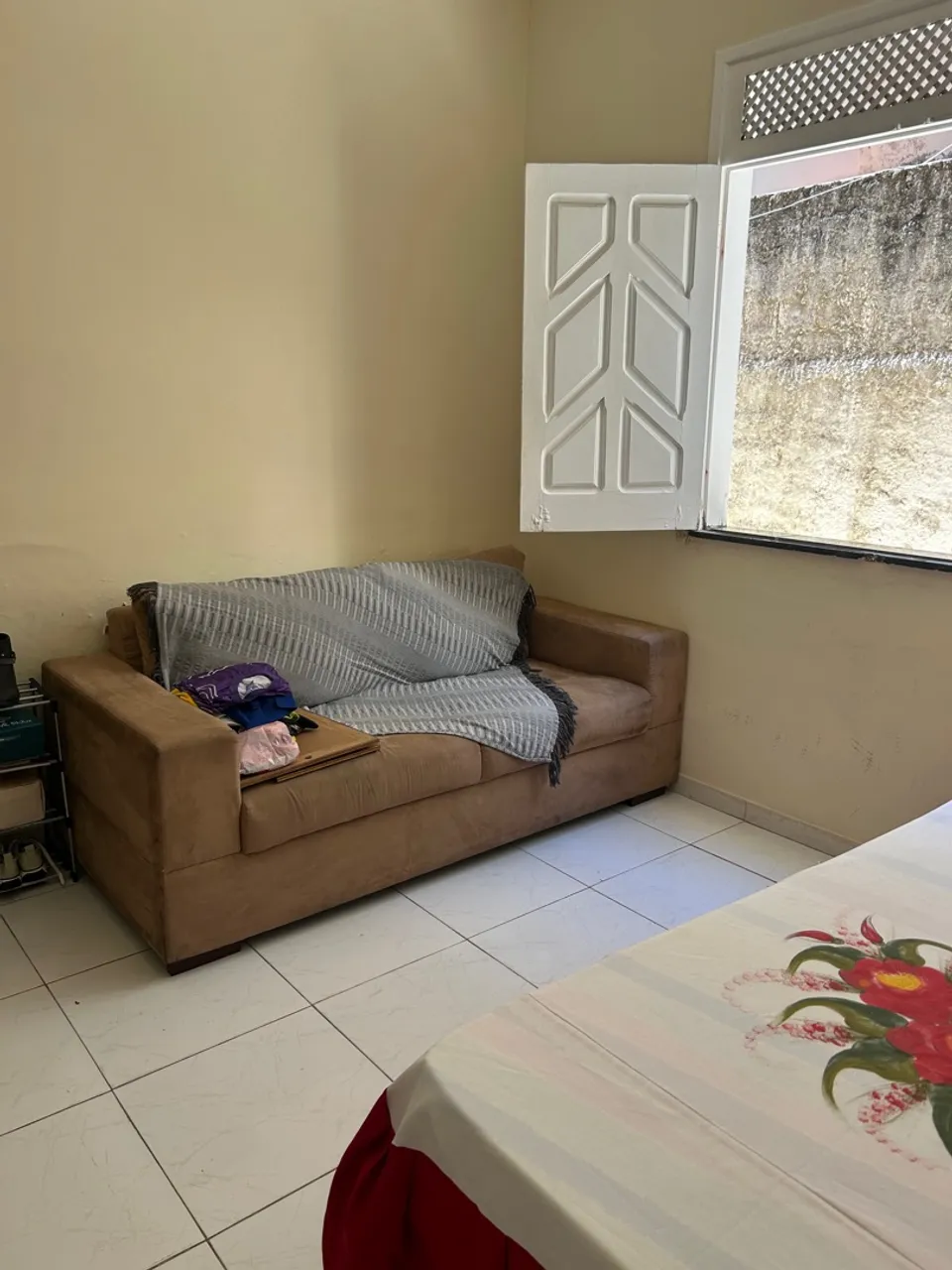Sofá 3 lugares confortável e em ótimo estado