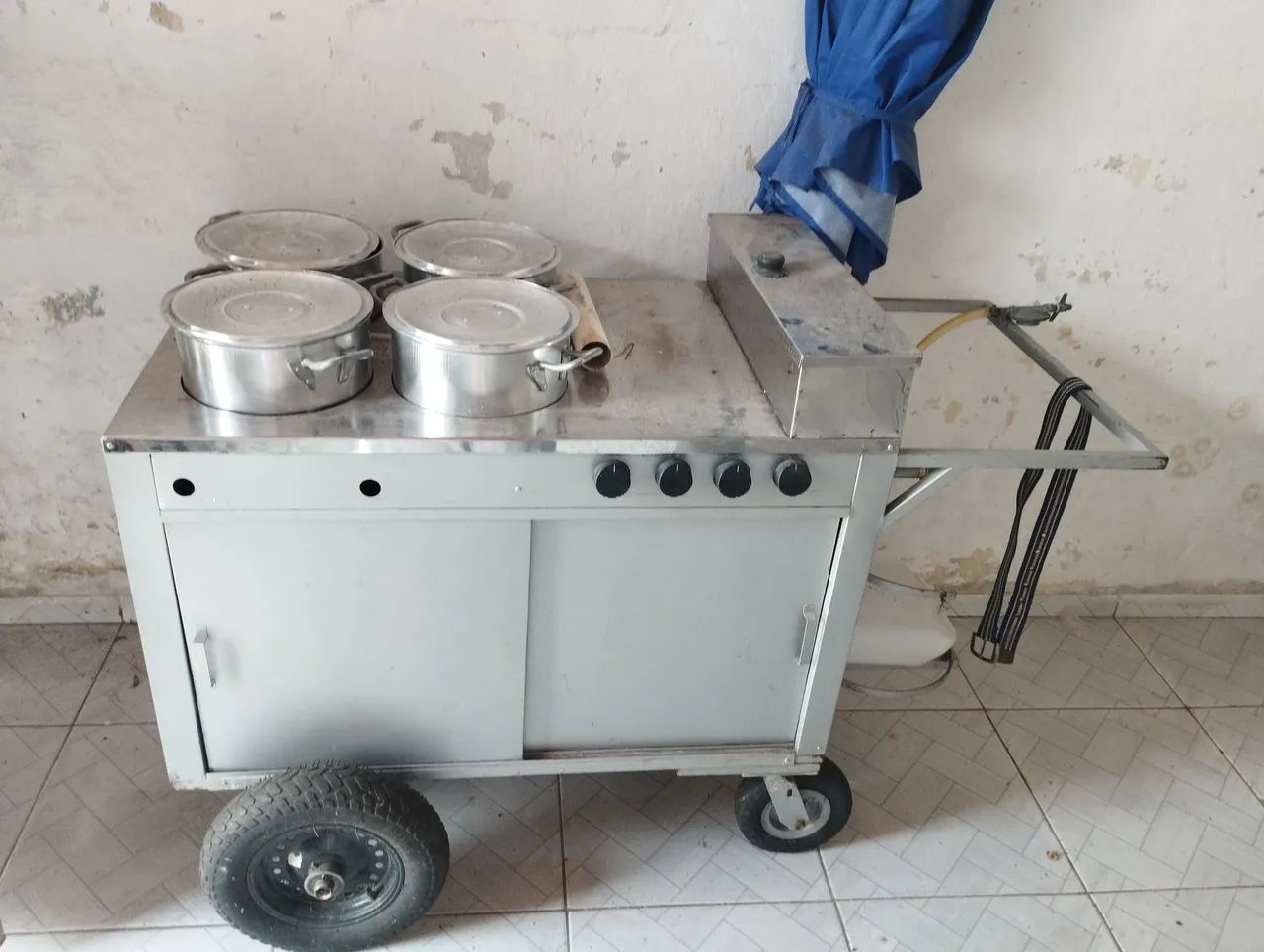 Carrinho de lanches com 4 panelas e toldo