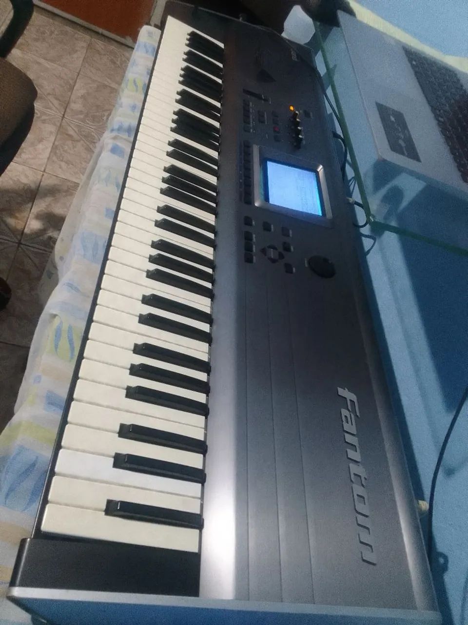 Teclado Fantom - 88 teclas - Excelente estado