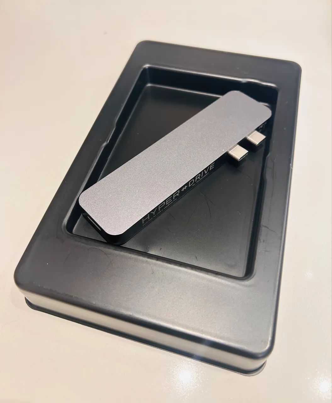 Hub MacBook Pro - Hyper Drive - 2 USB-C, 2 SD, HDMI 4k e 2 USB-A - Foto 3