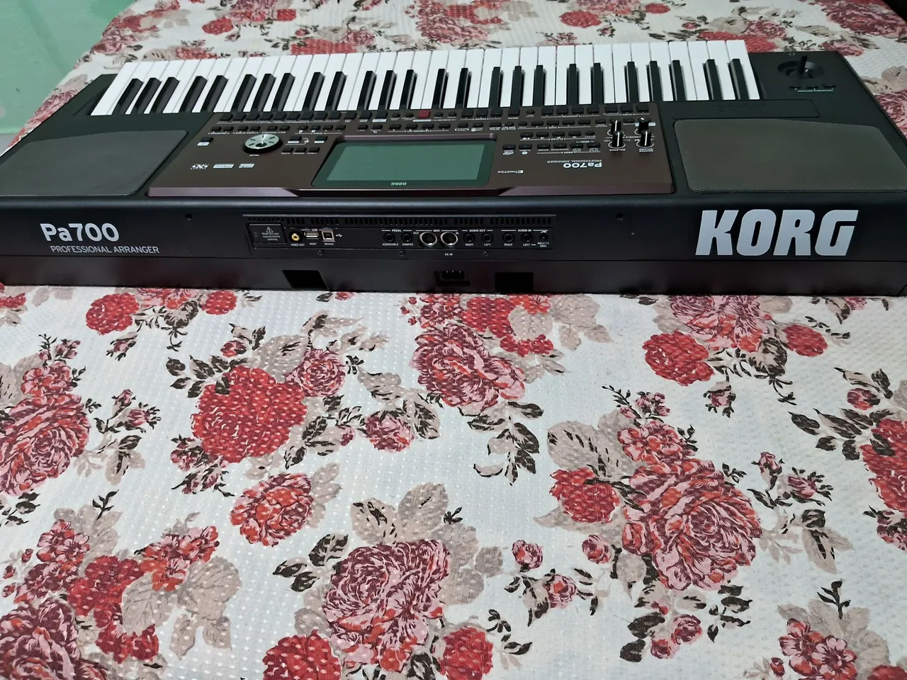 Teclado Korg Pa700 Profissional