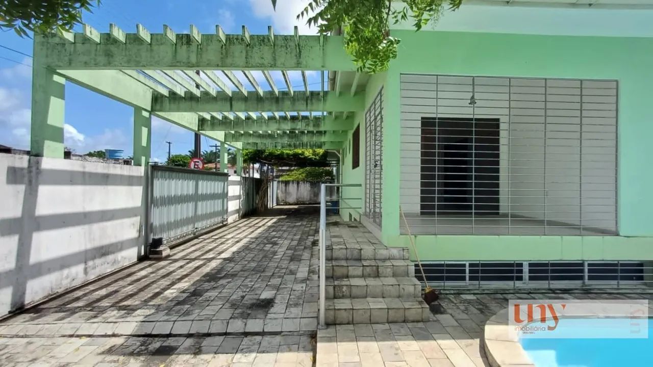 Casa com 5 quartos e piscina, super bem localizada no bairro dos Estados - Foto 2