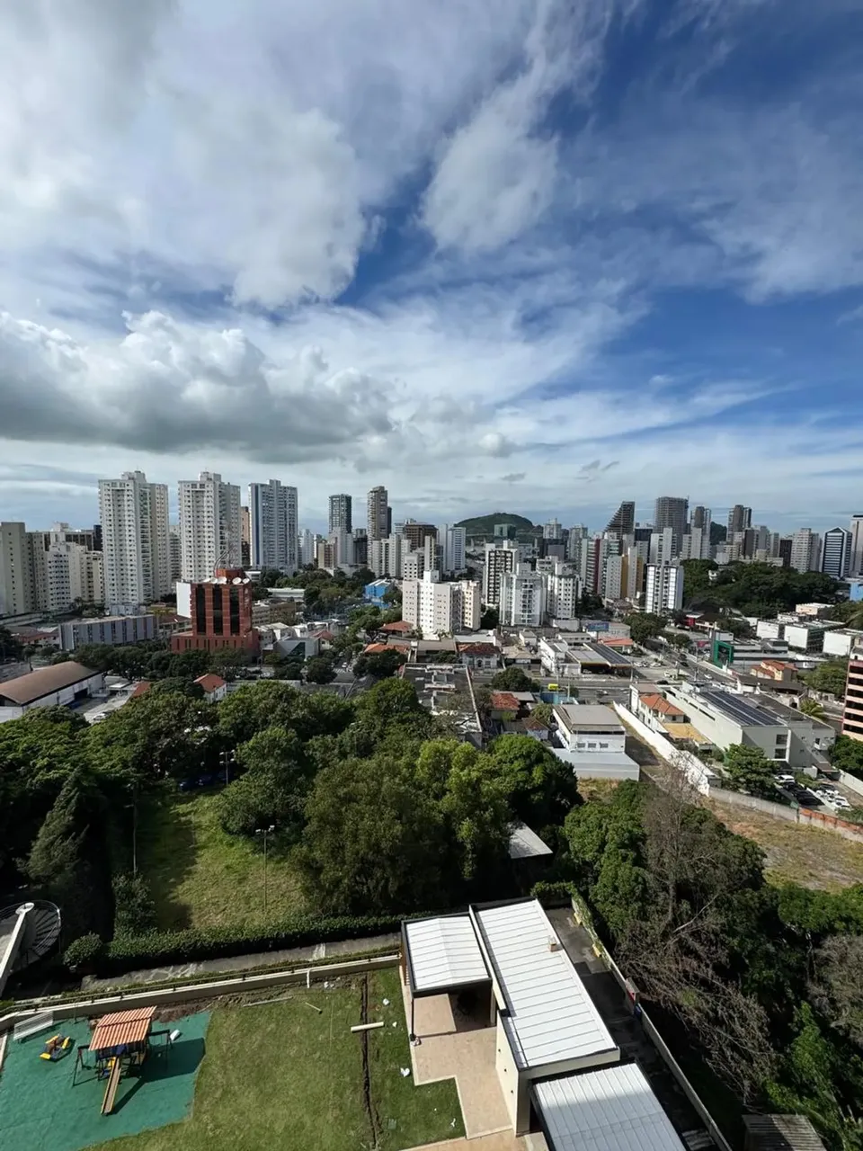 Lindo apto 04 QTS, 03 STES, 185m, reformado com lazer completo.