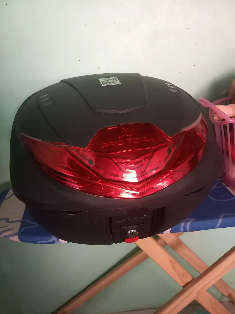 Baú Pro Tork Preto com Luz de Freio