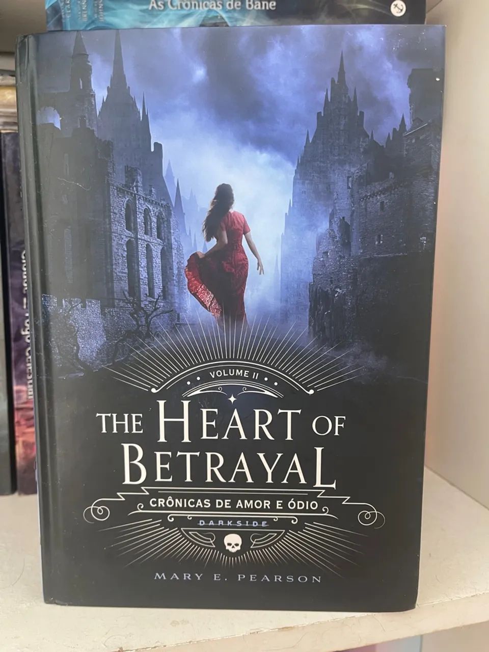 Livro The Heart of Betrayal - Capa Dura Mary E. Pearson