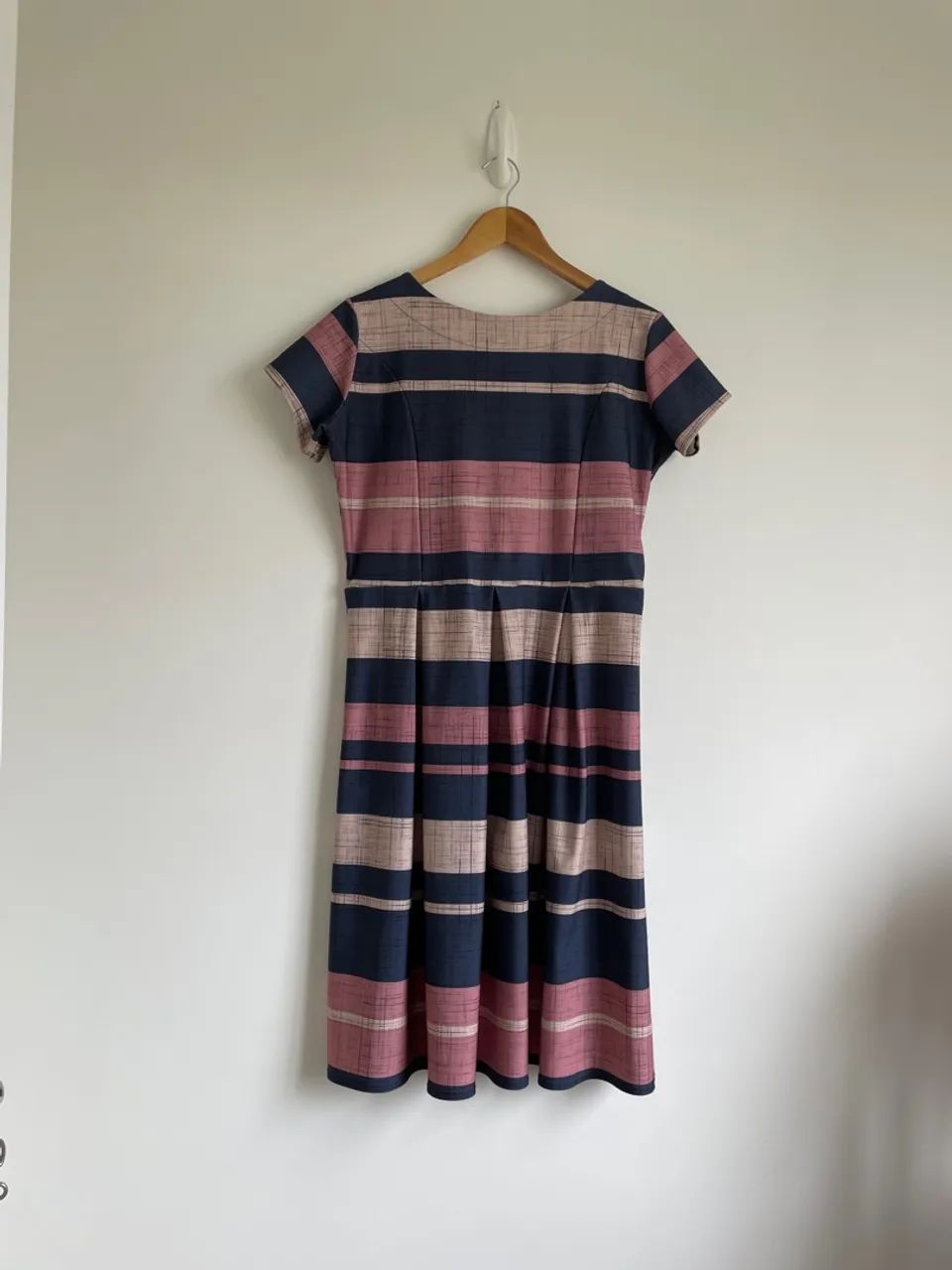 Vestido midi mangas curtas listras tam M / G - Foto 5