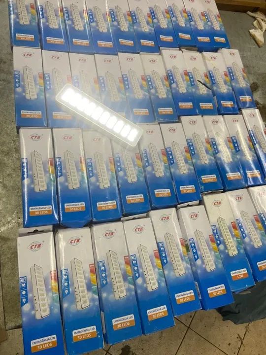 Kit com 40 Luminárias De Emergência Com 30 Leds Marca Ctb - Foto 6