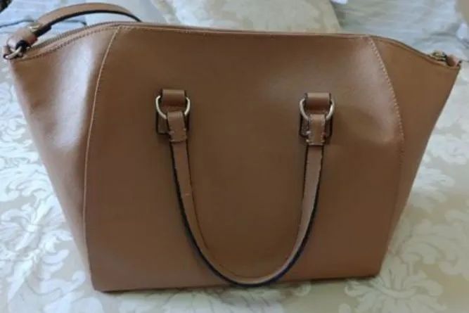 Bolsa de ombro feminina em couro bege - Foto 2