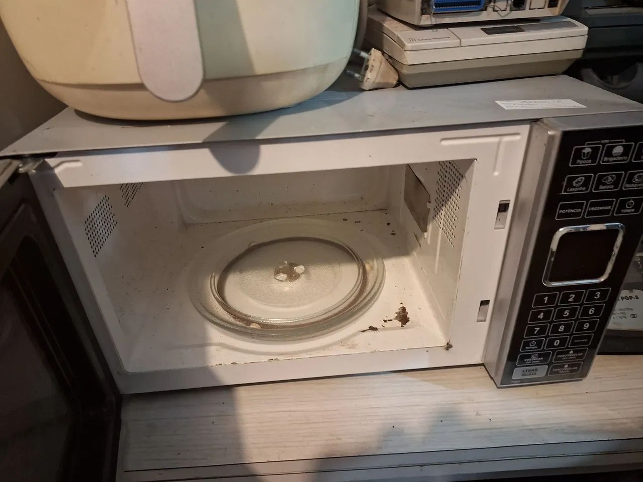 Micro-ondas com design moderno e diversas funções - Foto 3