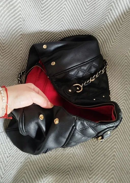 Bolsa preta alça corrente dourada  - Foto 3