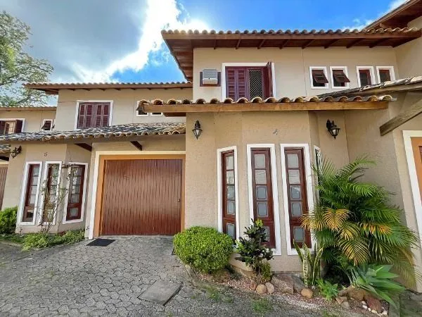 Casa Condominio em Porto Alegre, no bairro Ipanema, com 3 dormitório(s), e 3 ban