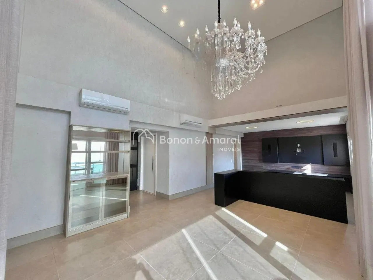 "Luxuoso Apartamento no Taquaral: Sofisticação, Conforto e Exclusividade"
