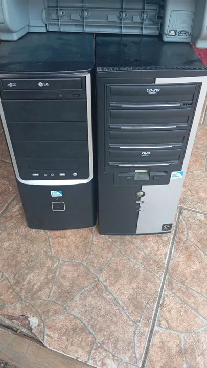 Dois computadores - LG e outro