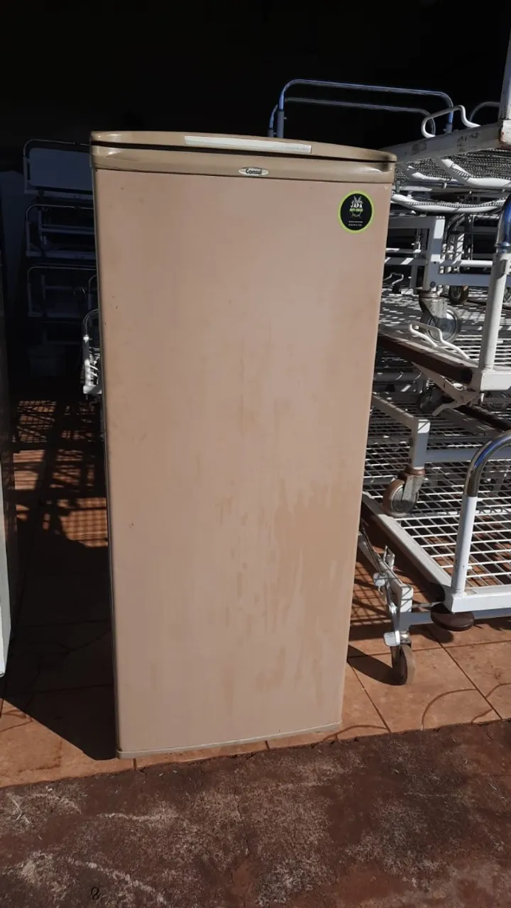Geladeira Consul bege 280 litros funcionando 100% mais com vários detalhes estéticos