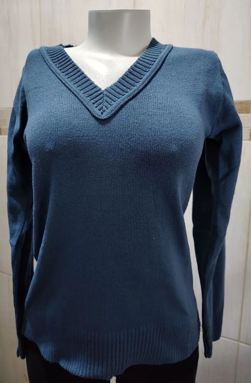 Blusa Tricot elastano básico em V Azul jeans  - Foto 2