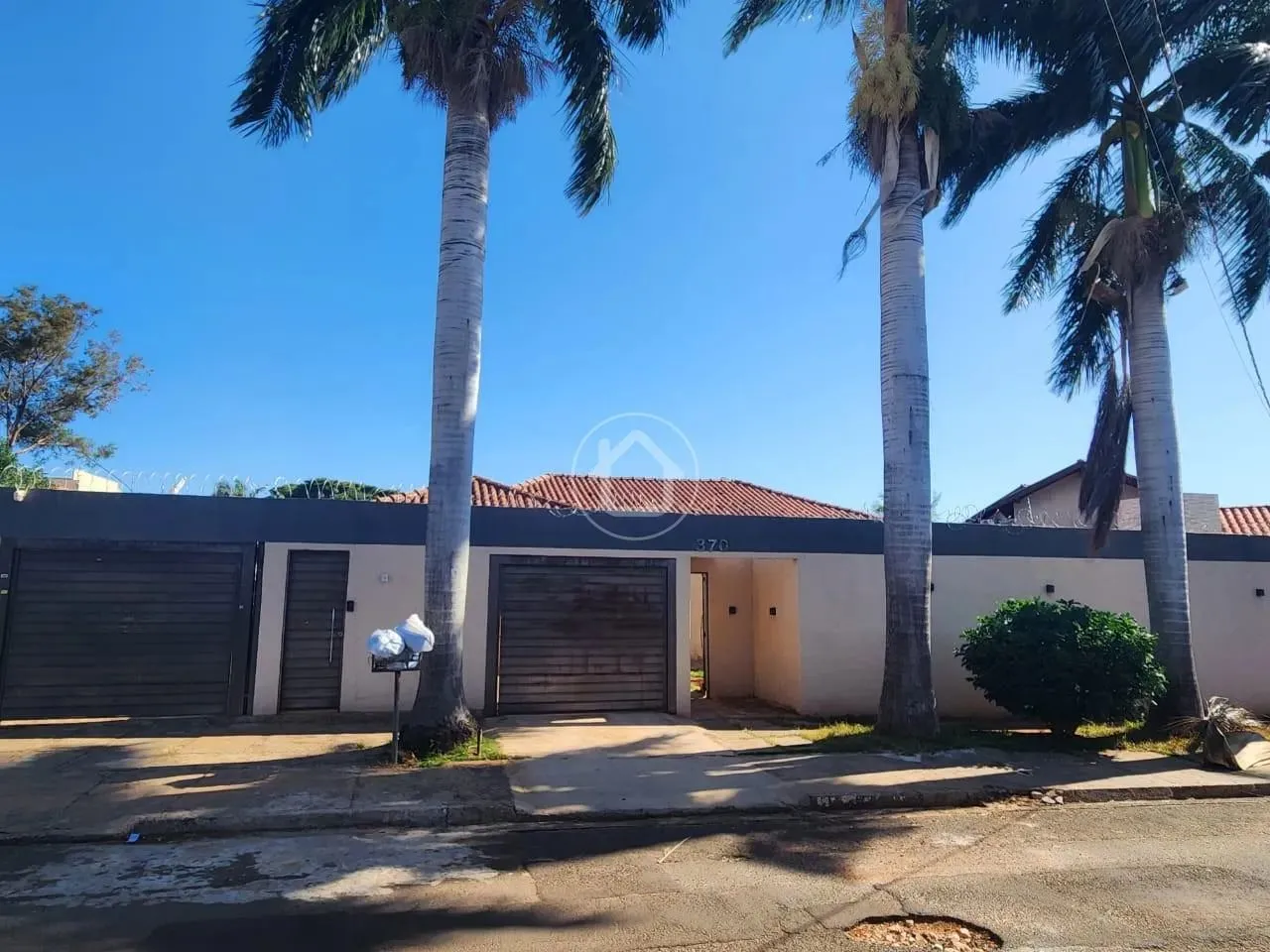 CASA JD. BELA VISTA - 900M² DE TERRENO - 4 QUARTOS